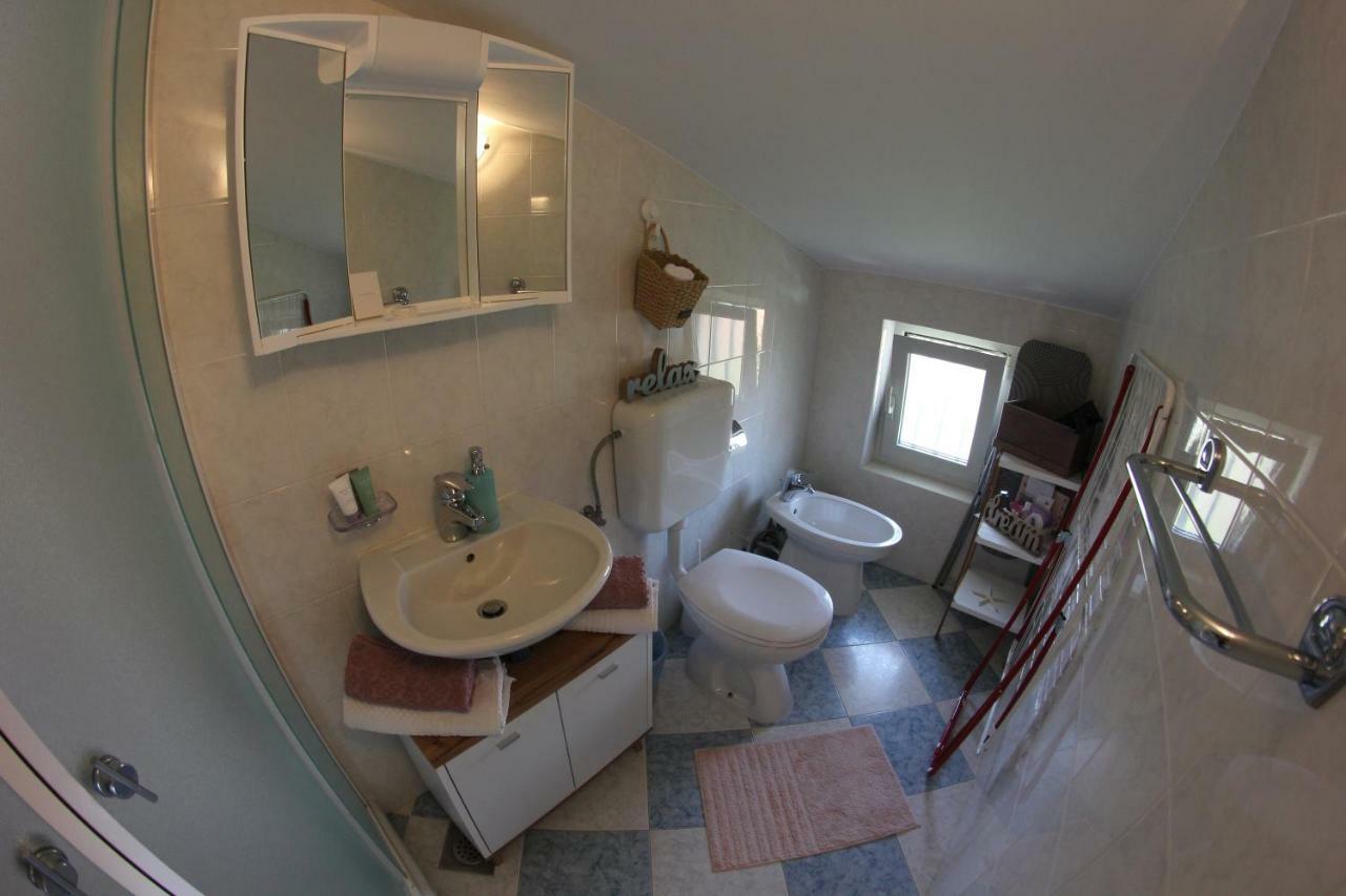 Room And Apartment Doris Lovrečica Exterior foto