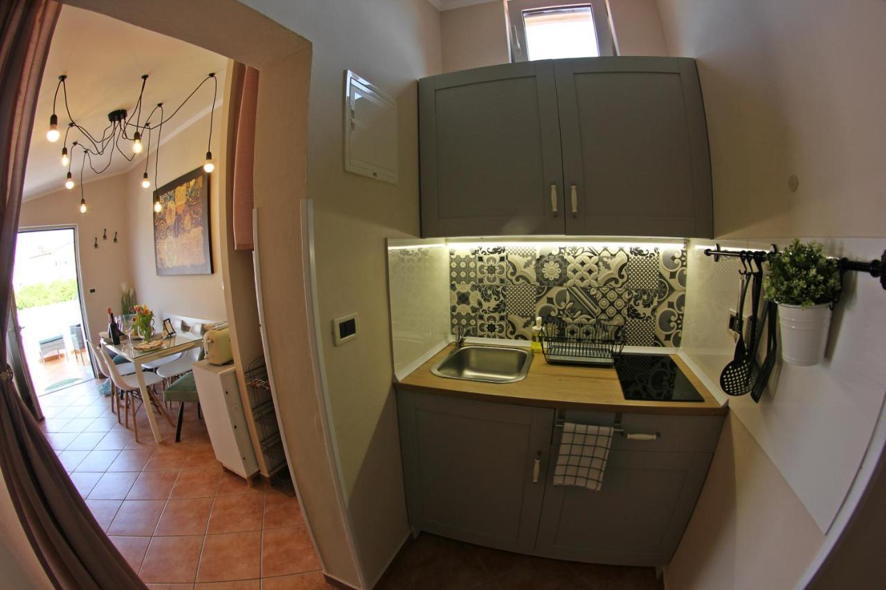 Room And Apartment Doris Lovrečica Exterior foto